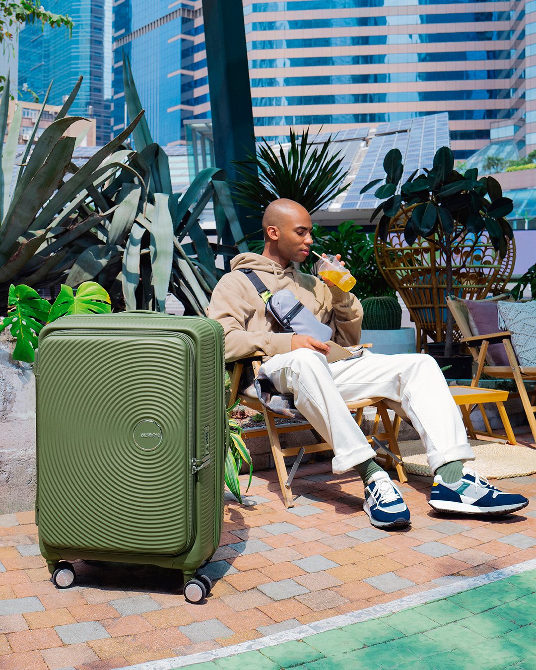CURIO BOOK OPENING LARGE (75 cm)  lifestyle | American Tourister