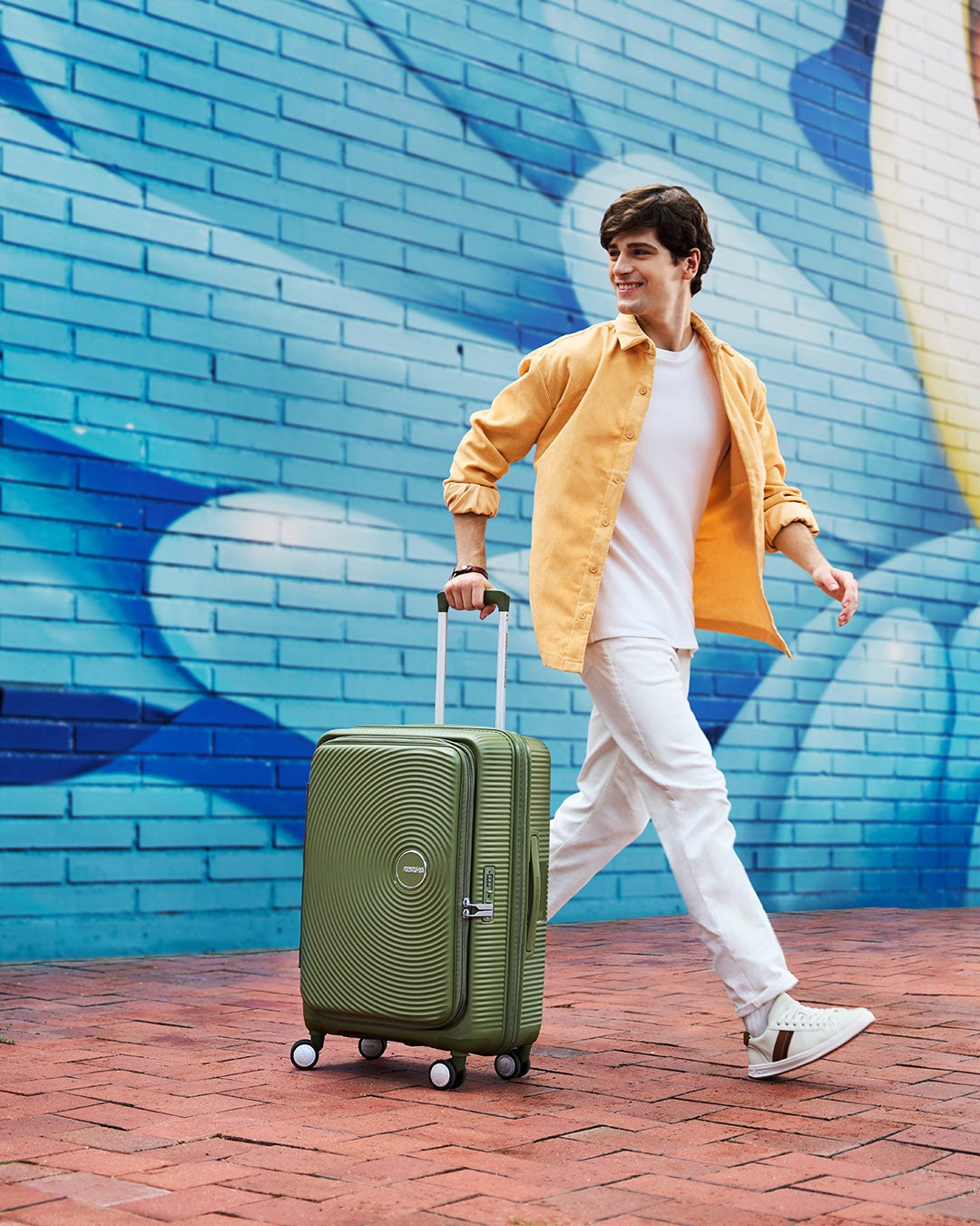 CURIO BOOK OPENING CARRY-ON SMALL 55CM SUITCASE EXPANDABLE BOOK-OPENING  lifestyle | American Tourister