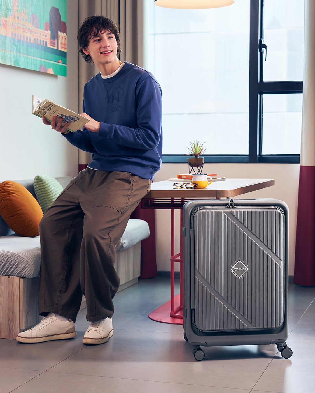 VELOX CARRY-ON SMALL SUITCASE 54CM EXPANDABLE BOOK-OPENING  lifestyle | American Tourister