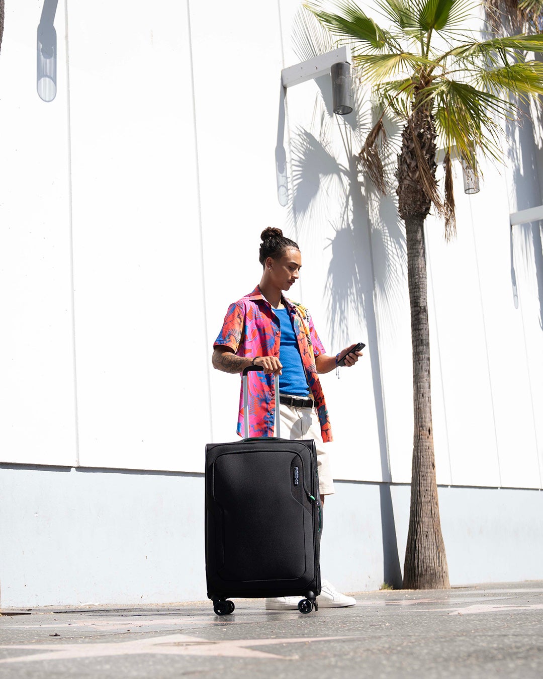 APPLITE 5 ULTRALIGHT CHECK-IN EXTRA LARGE 72CM EXPANDABLE 2.6KG SUITCASE  lifestyle | American Tourister
