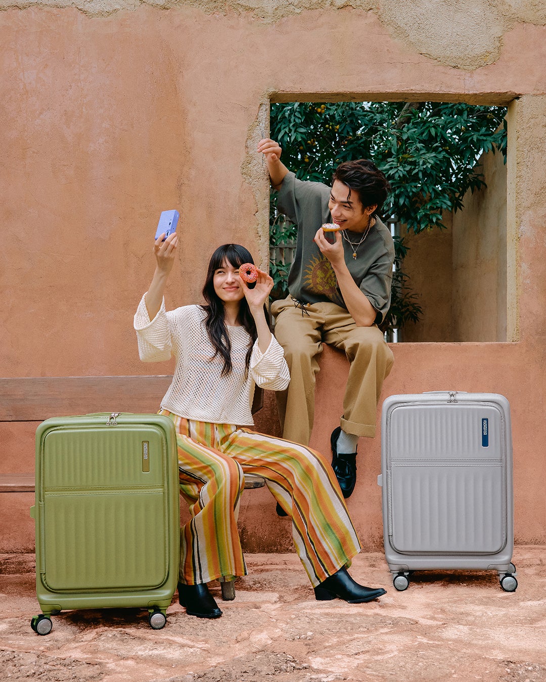 TRANTO CHECK-IN LARGE 76CM SUITCASE EXPANDABLE BOOK & CENTRE OPENING  lifestyle | American Tourister